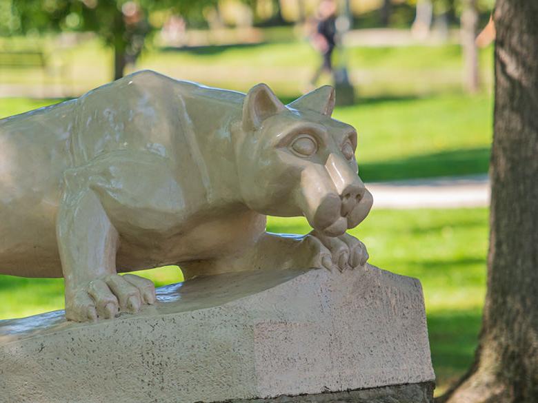 The Lion Shrine on the <a href='http://itwn5j.uncsj.com'>十大网投平台信誉排行榜</a>阿尔图纳分校 campus